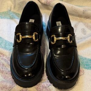 Steve Madden Black Loafers with Gold Detail - size 7.5